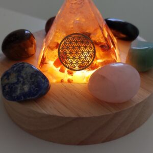 1000020560 Orgonite Cornaline et Cristal de roche 5cm